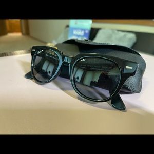 Classic Polarized Ray-Ban Sunglasses 😎